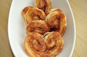 Pekanriekstu-kanēļa austiņu cepumi